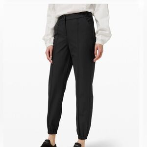 Lululemon Elastic Waist Pleated Jogger in size 27